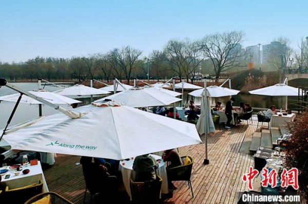 瑞和网 商业外摆迎“夏天”，如何应对乱扔垃圾、随意抽烟？